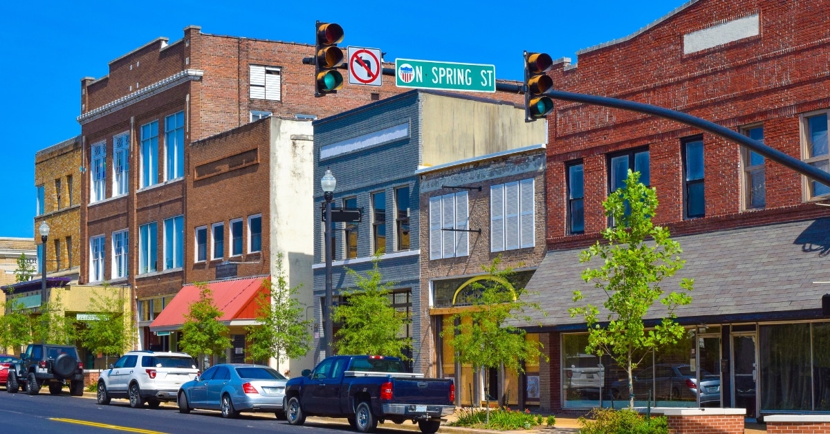 Best Franchises for Small Towns for Real Growth and Success