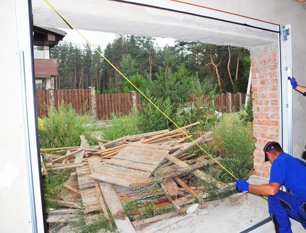 Fast Solutions for Your Broken Garage Door with Door Dorks