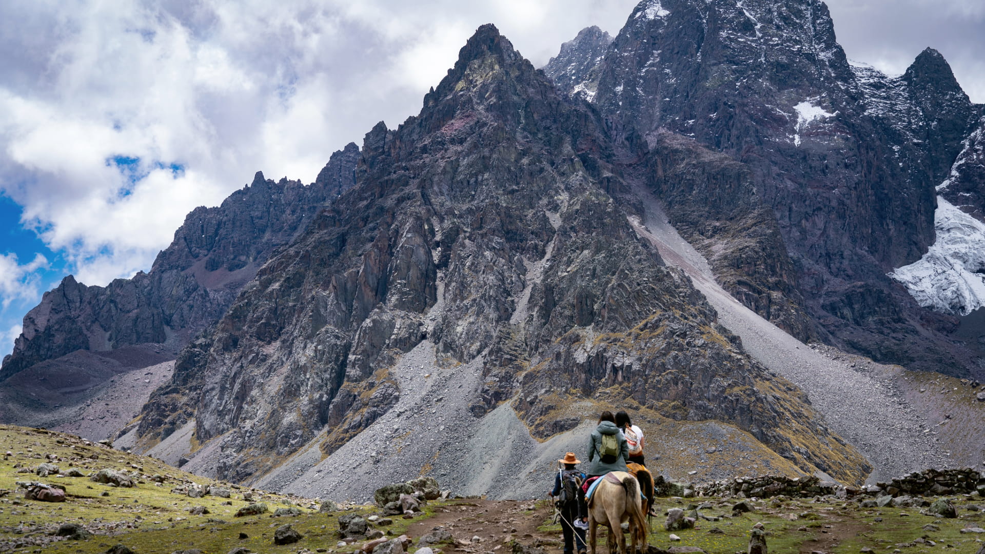 Salkantay Trek v/s Inca Trail: Best Choice for Machu Picchu
