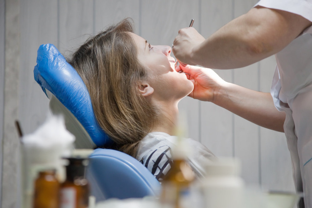 Risks Of Postponing Care & When A Cracked Tooth Becomes An Emergency