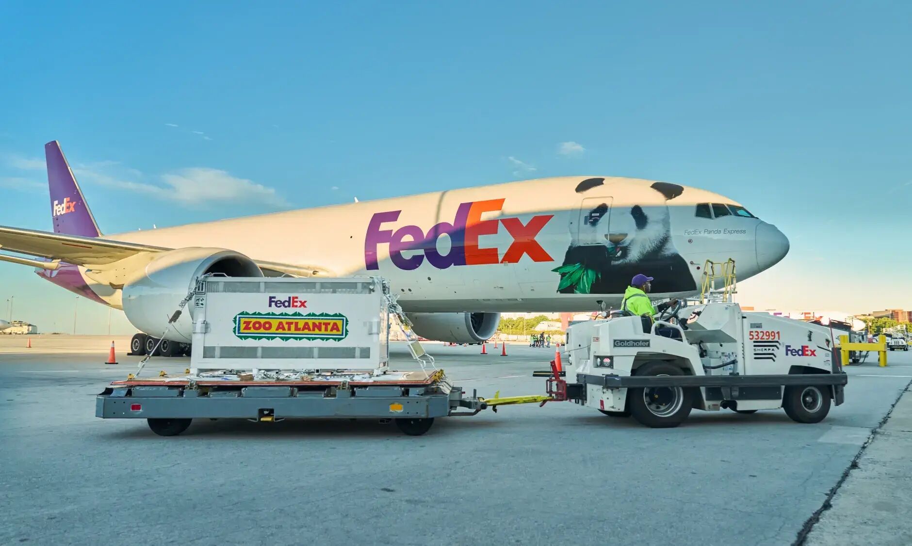 FedEx flies two pandas from China to Atlanta